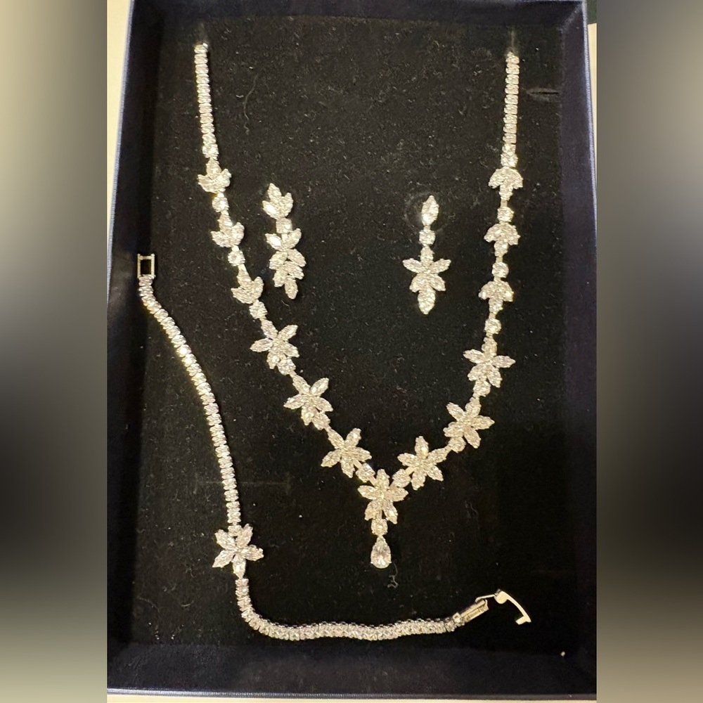 Elegant Silver Floral Cubic Zirconia Jewelry Set